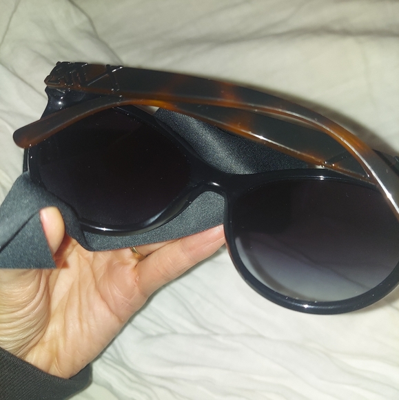 BURBERRY Sunglasses Tortoise Shell - Picture 5 of 11